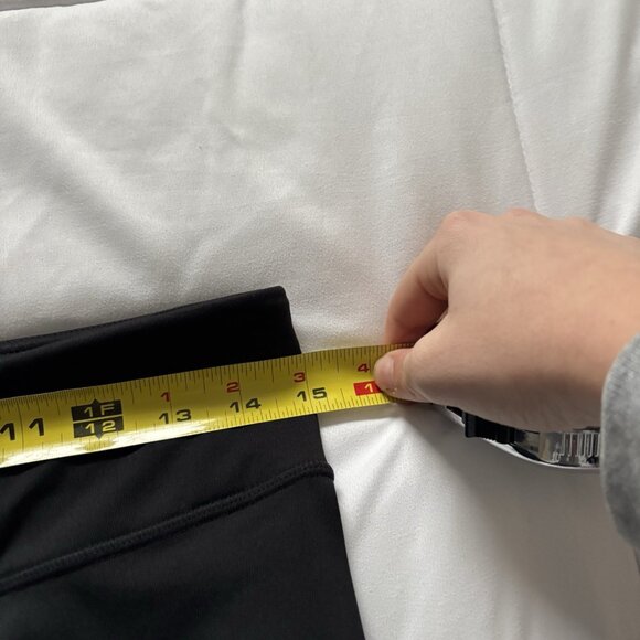 Athleta Womens Size Medium Padded Spin Cycling Pants Black Cropped Legging - Picture 3 of 11